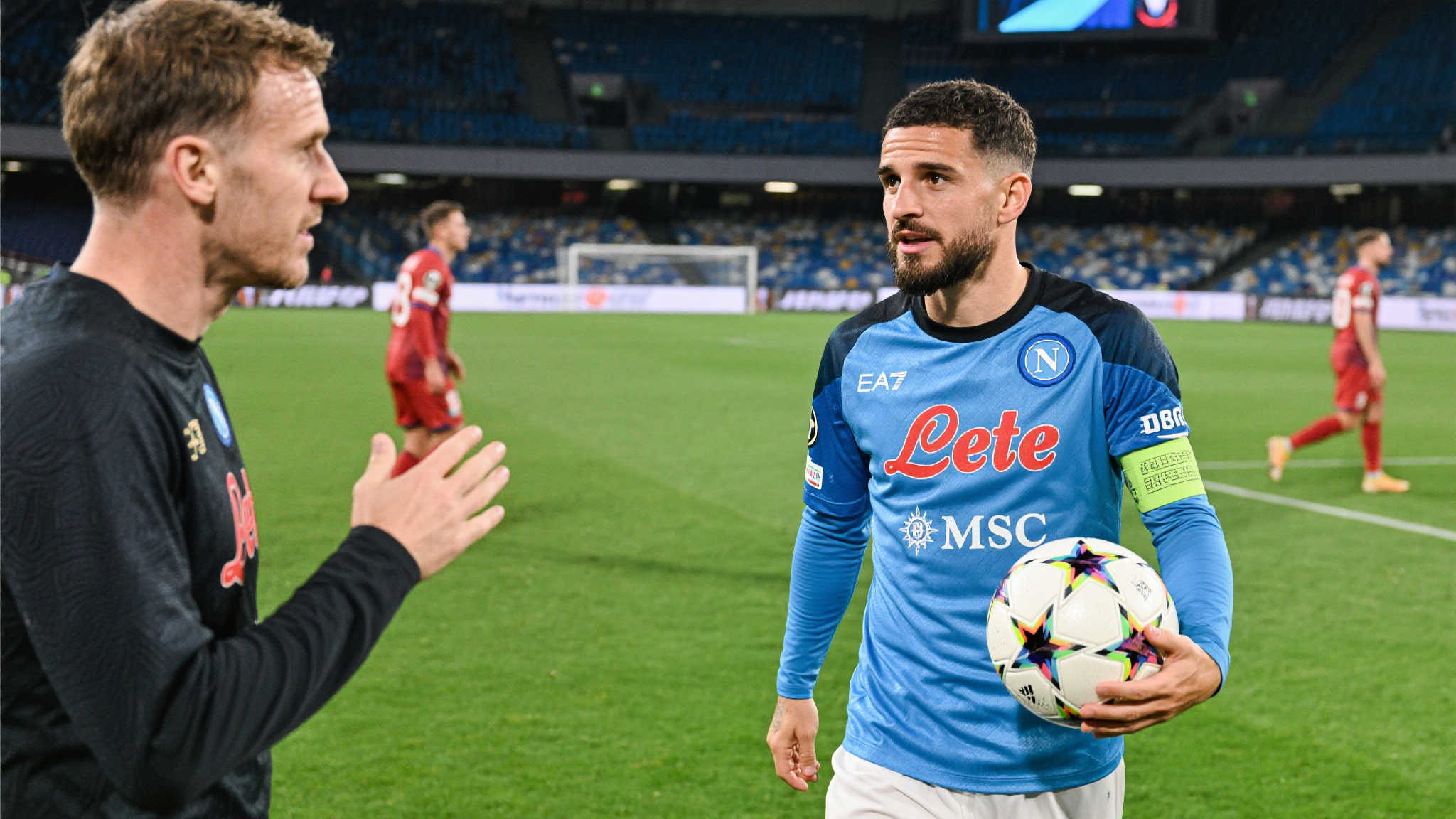 太阳报:那不勒斯4500万瞄准加纳乔与格10,丁丁力荐后者 就转会策略问题上,那不勒斯也许早已陷入纠结。但根据